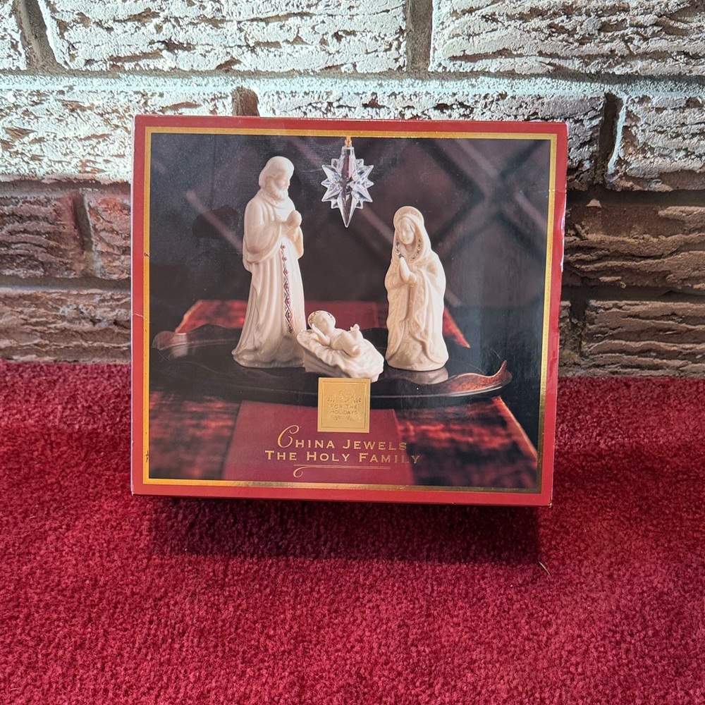 Lenox Holy Family Nativity Set - Cream and Gold
